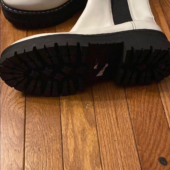 Marc Jacobs White and Black Chelsea Ankle Boots - Picture 3 of 4